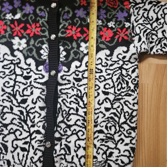 Floral Patterned Cardigan Sweater - Picture 7 of 9